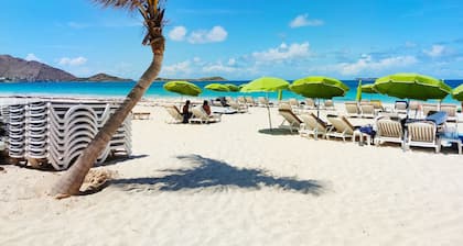 Luxusvilla mit Privatem Pool, Strandnah in Saint-Martin