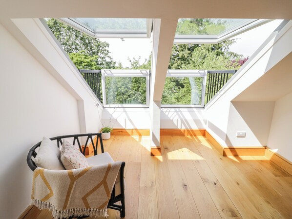 Interior - Hillcroft (Kenilworth)