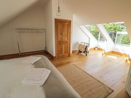 3 habitaciones, decoración personalizada y muebles diferentes 