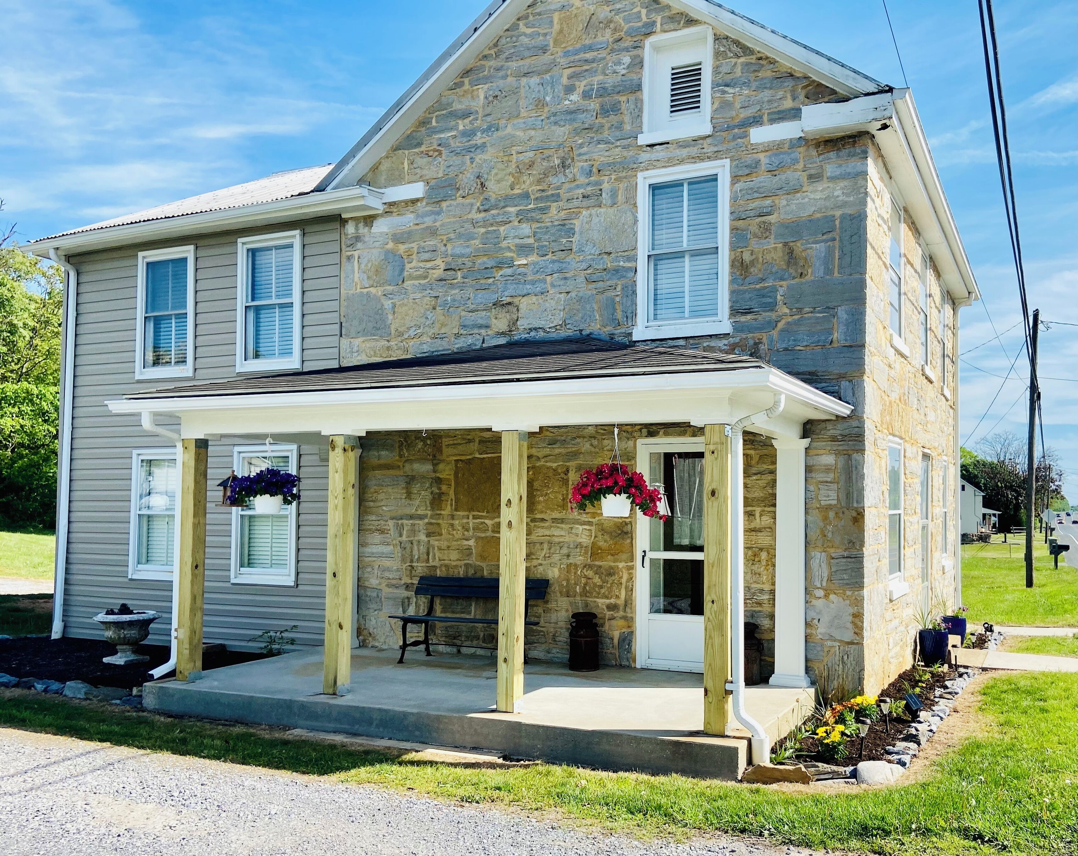 Historic Stone House close local activites and National Parks 