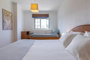 2 quartos, Wi-Fi de cortesia, roupa de cama