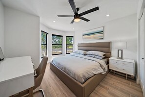 6 bedrooms, desk, iron/ironing board, free WiFi