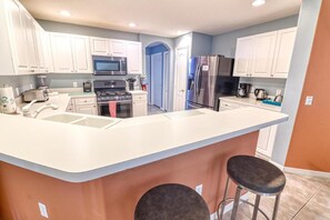 Fridge, microwave, oven, stovetop - 614 - Fabulous 5 bed 4 bath south facing home private pool spa conservation view (Davenport)