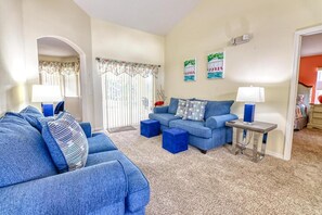 Smart TV - 614 - Fabulous 5 bed 4 bath south facing home private pool spa conservation view (Davenport)