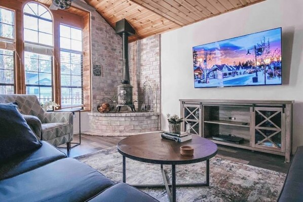 Smart-TV, Kamin, DVD-Player, Tischfußball