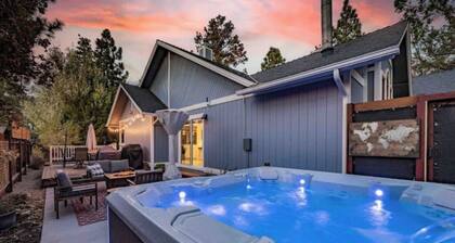 Blue Mountain Cottage dog & kid friendly, hot tub