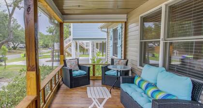 Dog-Friendly Oak Island Rental - 1 Mi to Beach!