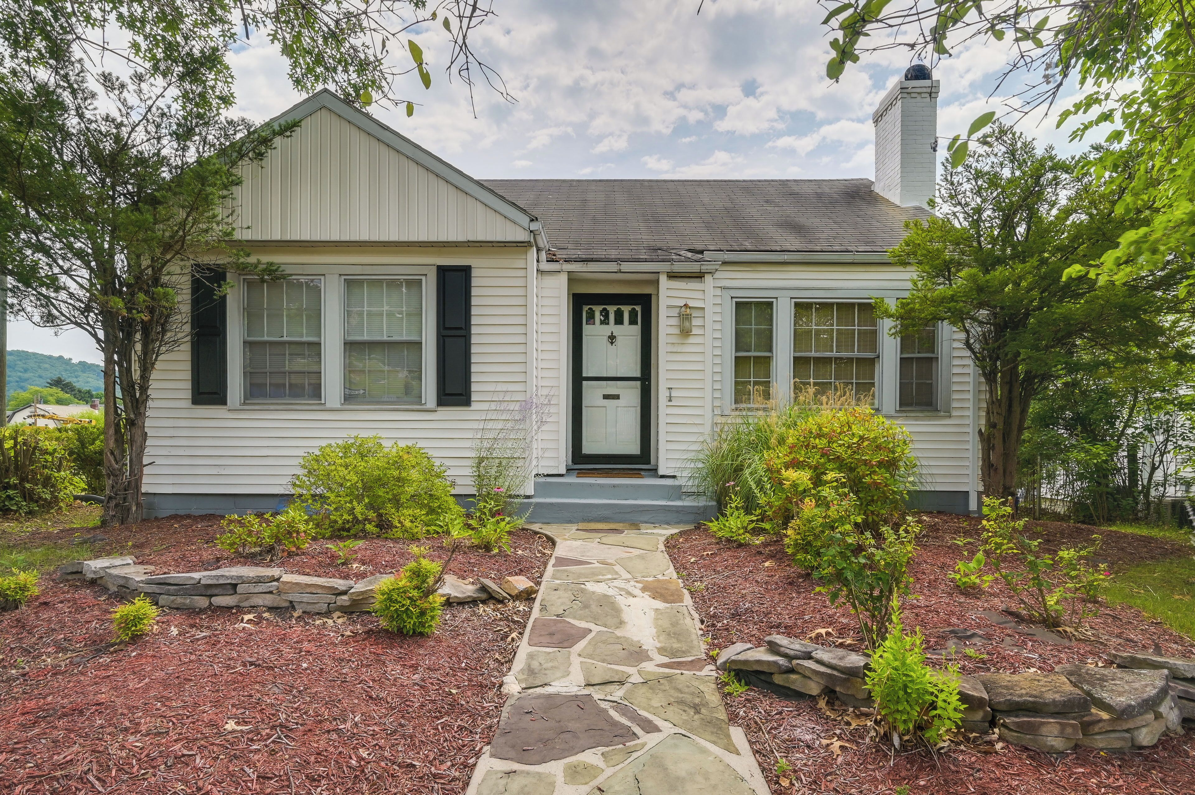Cumberland Cottage w/ Screened Porch + Fire Pit!