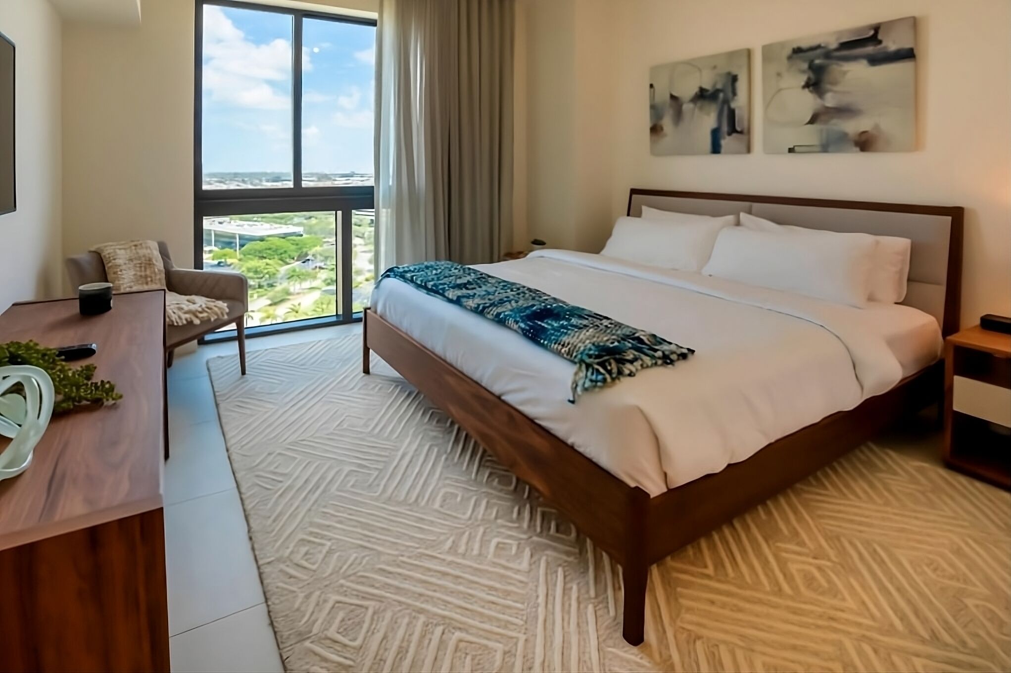 Always a Great Idea To Unwind! Onsite Pool, Pet-friendly, Unit with Balcony