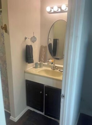 タオル、石鹸、シャンプー、トイレットペーパー