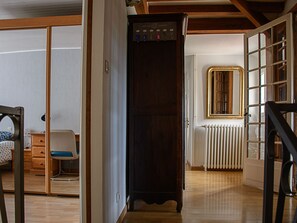 5 bedrooms, free WiFi, bed sheets