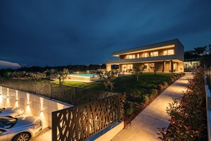 Exterior - Villa de la Vie with Heated Swimming Pool (Sveti Bartul)
