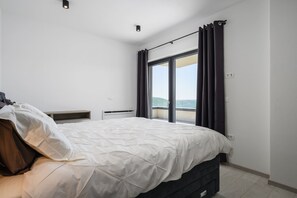 5 habitaciones, tabla de planchar con plancha y cuna de viaje