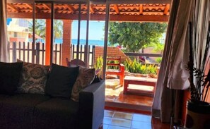 Smart TV - Beautiful Beachfront Home on Stone Island (Mazatlán)