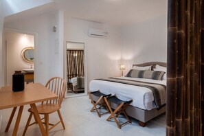 3 bedrooms, in-room safe, iron/ironing board, free WiFi