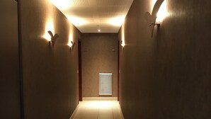 A corridor with a tiled floor, recessed lighting, and a vent on the ceiling. - Appt Standing Face à la Mer (Fréjus)