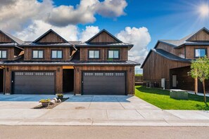 Exterior - Basecamp Stays: Unique Home w/ A/C, Garage, Patio (Driggs)