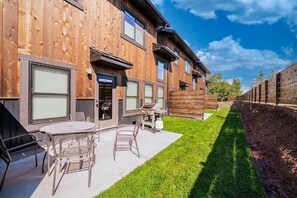 Outdoor dining - Basecamp Stays: Unique Home w/ A/C, Garage, Patio (Driggs)