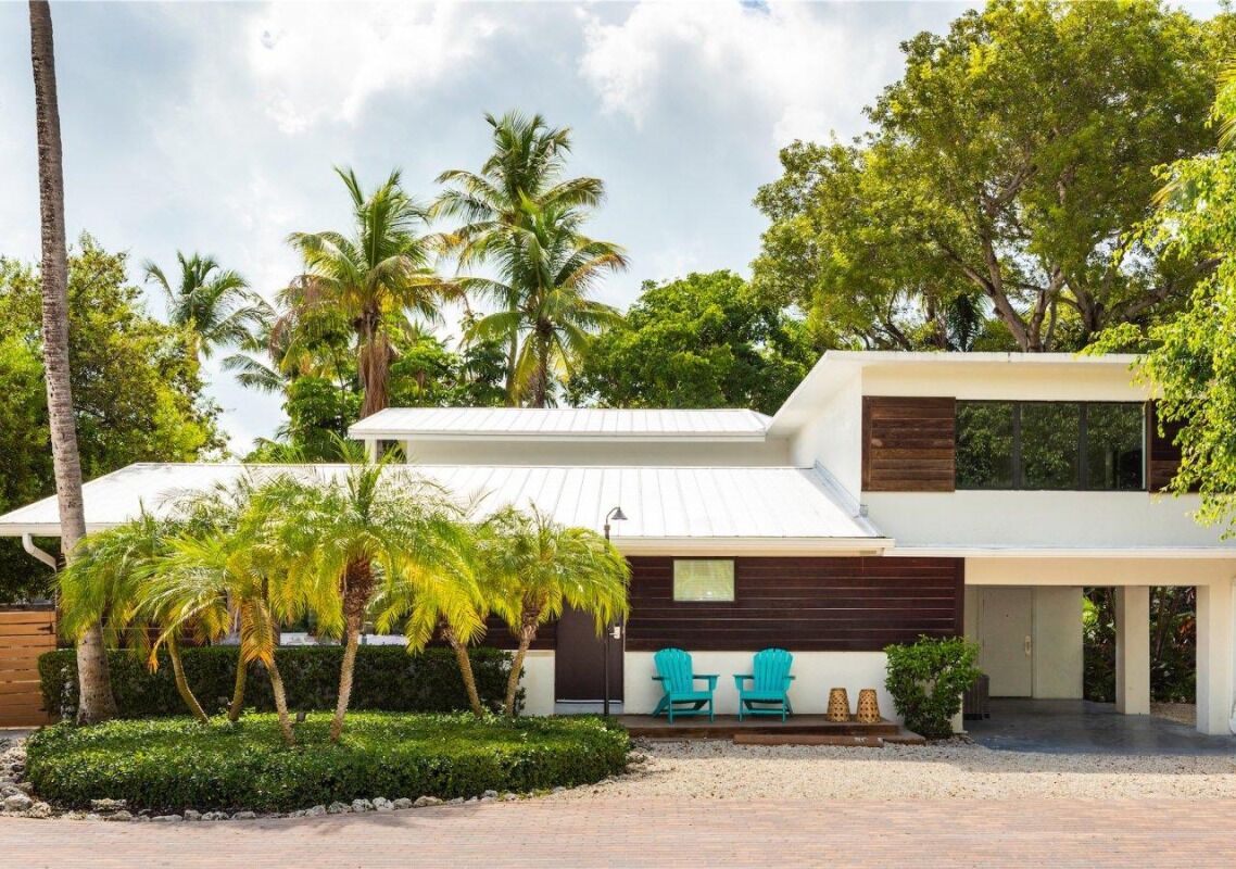 Beachside Bliss in Islamorada! Swimming Pool, Full Kitchen, Pets Allowed!