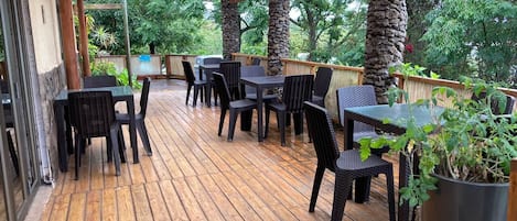 Café da manhã com buffet grátis todos os dias