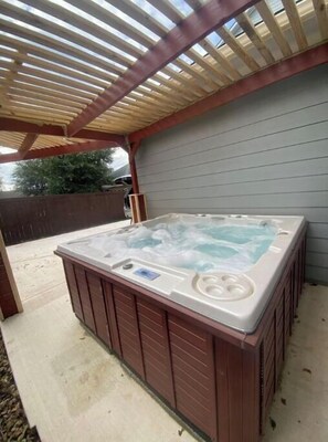 Bain à remous extérieur