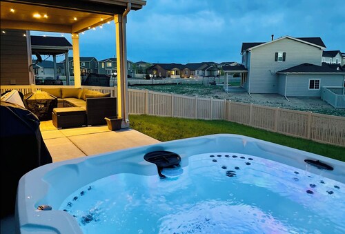 Cozy Home with Fireplace, Hot Tub, and Game Room 15-20 mins to Downtown