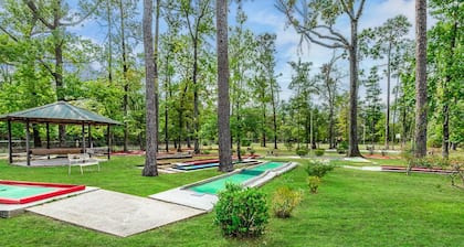 Spacious Bunkhouse Rental at Bundick Lake RV Park with Full Amenities