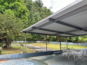 Outdoor dining - Mountainous Mansion (Florida)