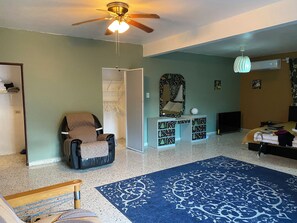4 bedrooms, WiFi, bed sheets - Mountainous Mansion (Florida)
