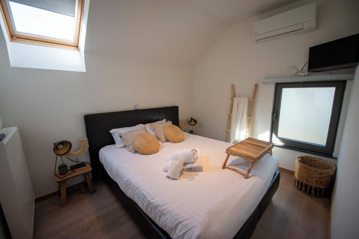 1 Schlafzimmer, Schreibtisch, laptopgeeigneter Arbeitsplatz