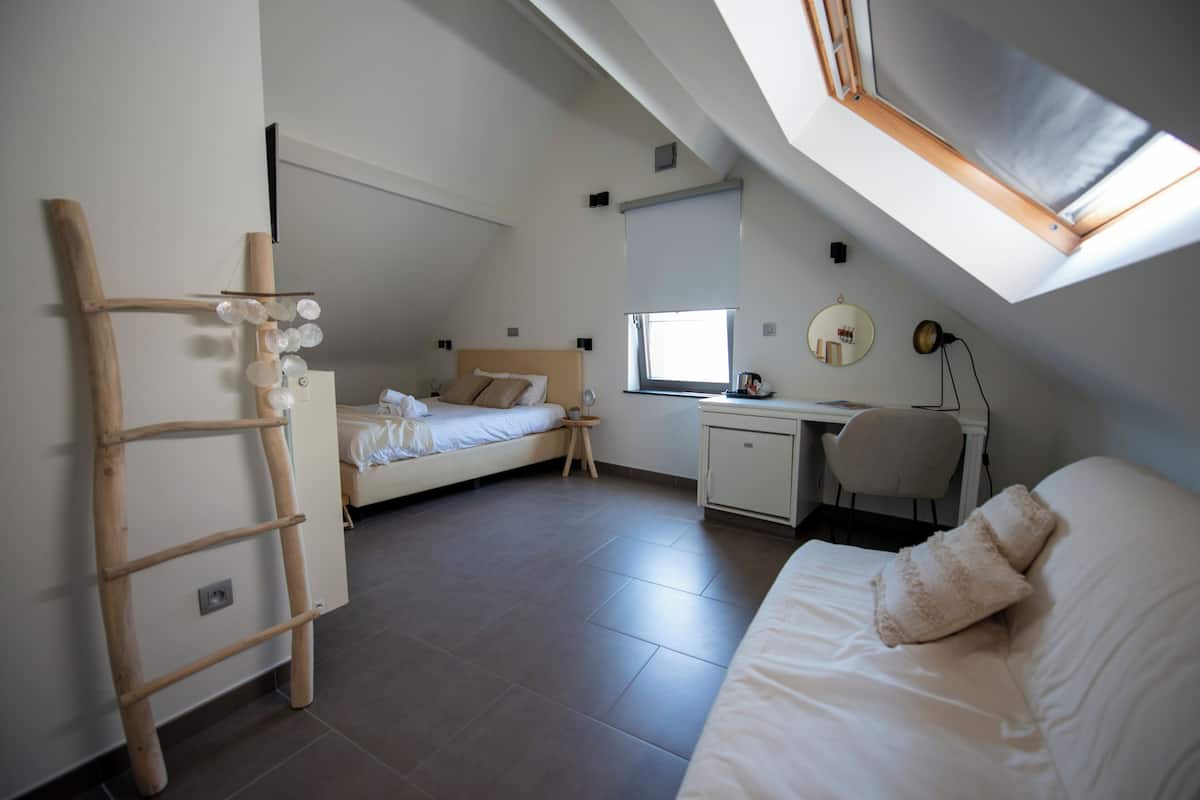1 Schlafzimmer, Schreibtisch, laptopgeeigneter Arbeitsplatz