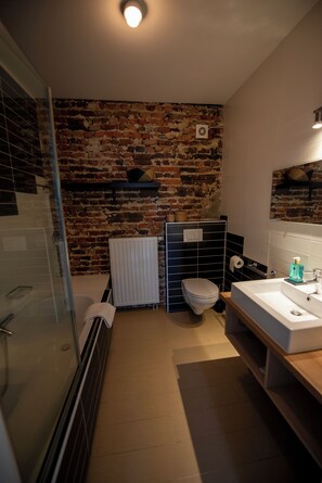 Suite | Bathroom