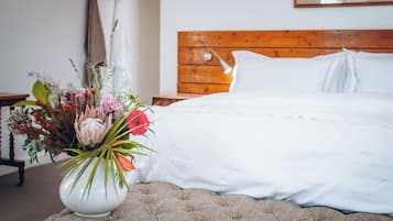 Classic Room, 2 Twin Beds, Garden View | 1 bedroom, minibar, in-room safe, individually decorated