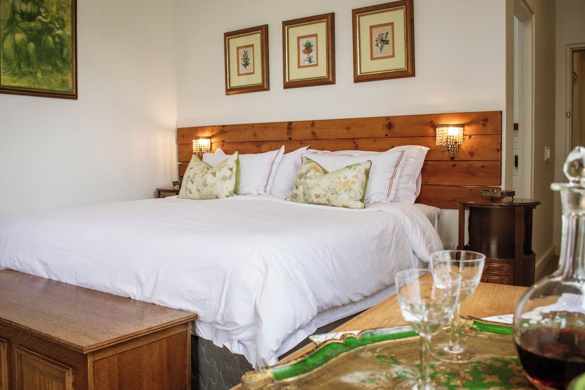 Classic Room, 2 Single Beds, Patio | 1 bedroom, minibar, in-room safe, individually decorated