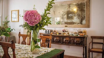 Free daily continental breakfast