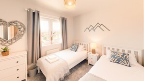 2 bedrooms, iron/ironing board, free WiFi, bed sheets - 4 Ben Avon  stylish Aviemore Apartment (Aviemore)