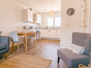 Dining - 4 Ben Avon  stylish Aviemore Apartment (Aviemore)