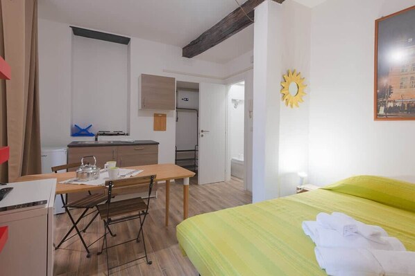 1 bedroom, free WiFi, bed sheets