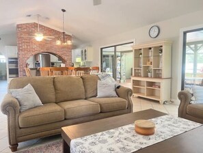 Smart-TV, Kamin, Tischfußball