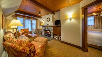 Family Loft Suite 1 King Bedroom 2 Singles