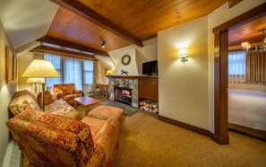 Family Loft Suite 1 King Bedroom 2 Singles