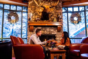 Lobby lounge - Post Hotel & Spa (Lake Louise)