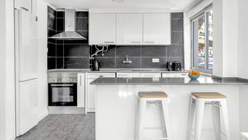 Fridge, microwave, oven, stovetop