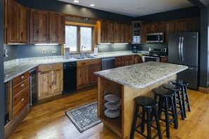 Fridge, microwave, oven, stovetop - Among the Trees - The Lodge (Logan)