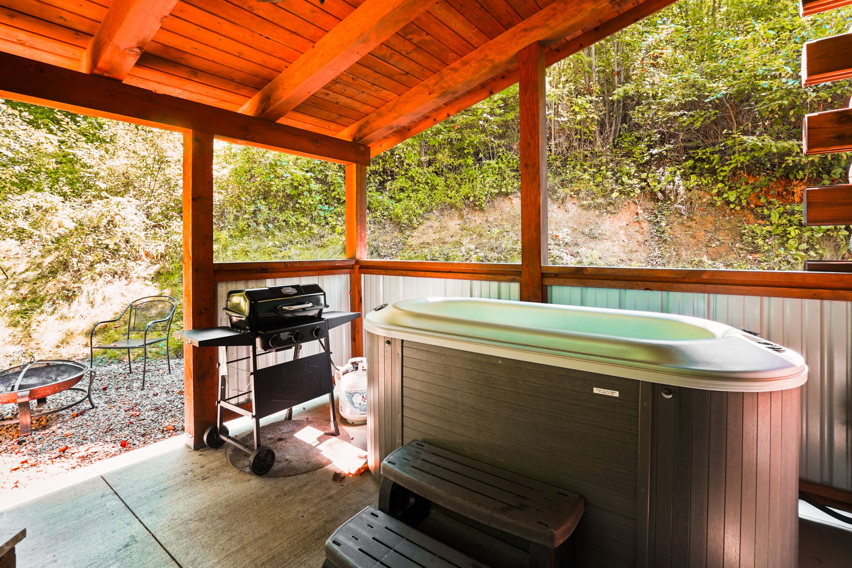 Outdoor spa tub