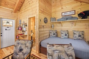 1 bedroom, iron/ironing board, free WiFi, bed sheets - Snuggle Bear | Tiny Home Cabin (Logan)