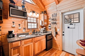 冰箱、微波炉、茶具/咖啡用具、烤面包机