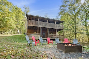 A cabin with a deck, outdoor seating, and a fire pit. - White Oak Cabin | Hocking Hills, Hot Tub, Rec Room (Rockbridge)
