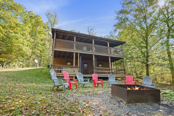 A cabin with a deck, outdoor seating, and a fire pit. - White Oak Cabin | Hocking Hills, Hot Tub, Rec Room (Rockbridge)