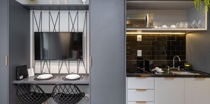 Basic Studio | Living area | 40-inch LCD TV with digital channels -  Charlie Alves Guimarães Pinheiros (São Paulo)